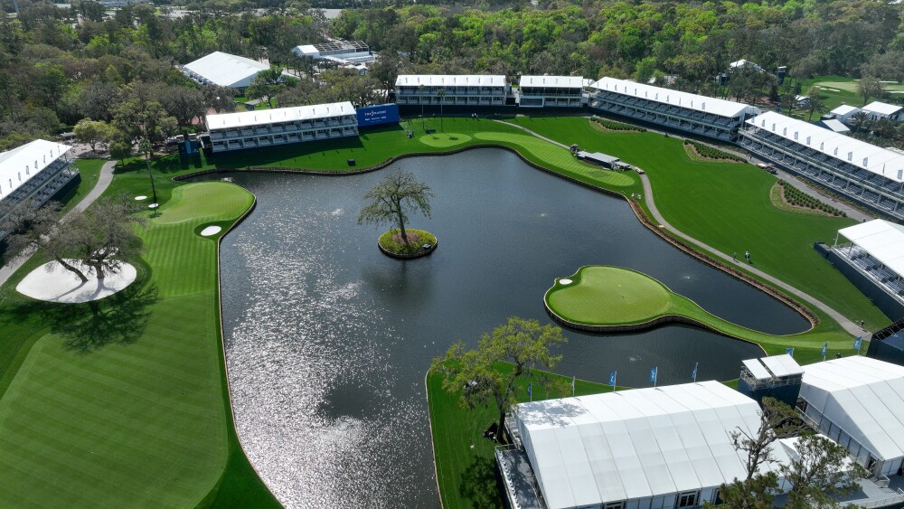 Stadium-course artwork with island-green styling and bold championship lines.